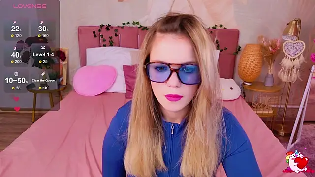 Snapshot of KellyHayden chatting on September 28, 10:33 am KellyHayden online show from September 28, 10:33 am