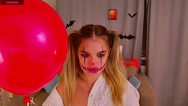 KellyHayden online show from October 31, 5:31 pm