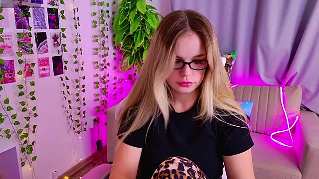 KellyHayden online show from November 15, 3:49 pm