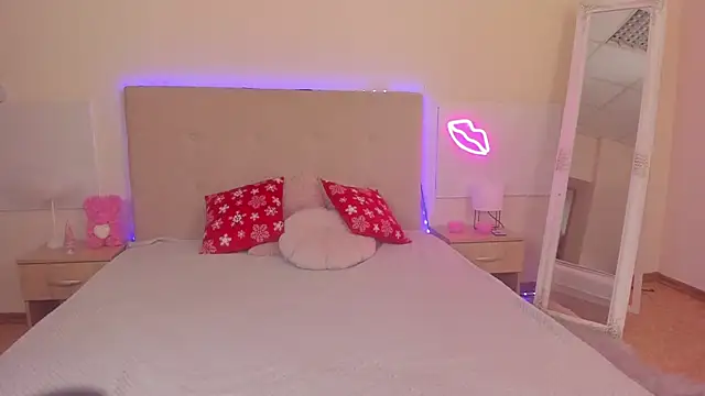 TrishaDarks online show from January 12, 6:31 am