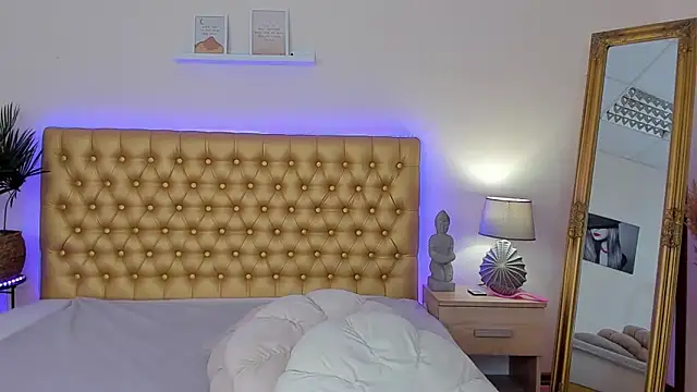 TrishaDarks online show from April 22, 5:03 am