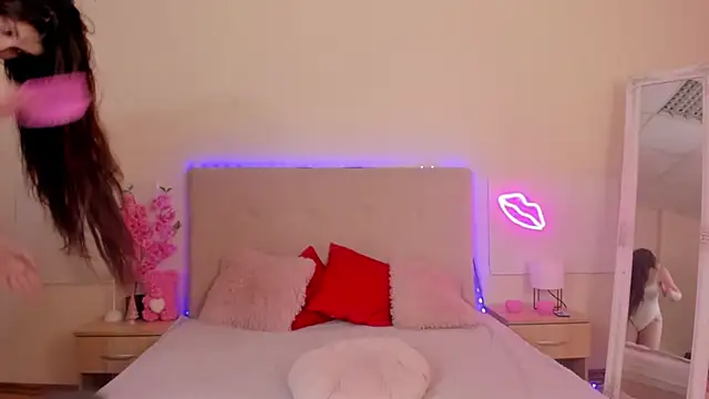 TrishaDarks online show from January 16, 6:28 am