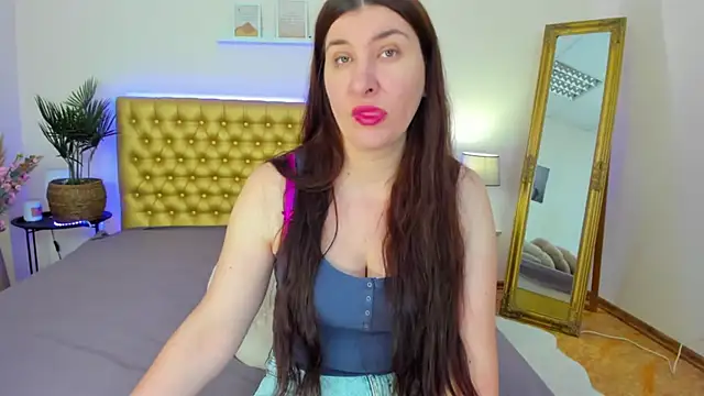 TrishaDarks online show from May 25, 5:07 am