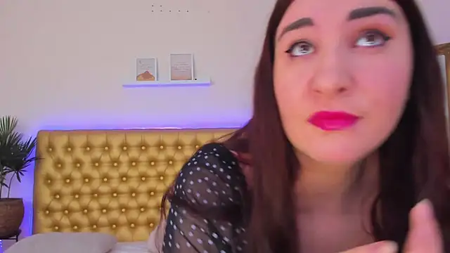 TrishaDarks online show from April 6, 6:03 am