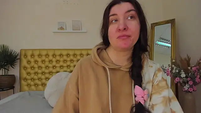 TrishaDarks online show from March 20, 6:14 am