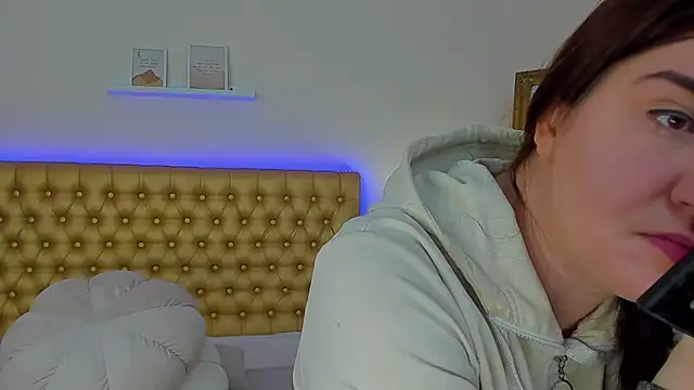 TrishaDarks online show from April 10, 5:03 am