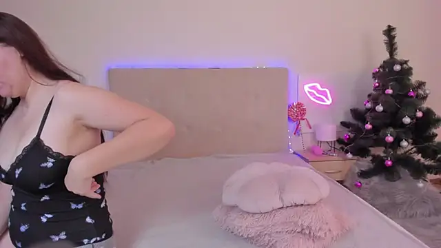 TrishaDarks online show from December 15, 6:30 am