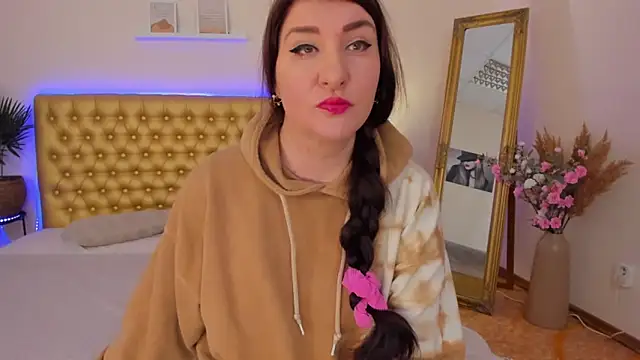 TrishaDarks online show from March 12, 6:17 am