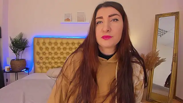 TrishaDarks online show from February 5, 6:53 am