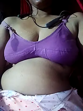 Snapshot of BHABHI_MALLU chatting on September 29, 6:02 pm BHABHI MALLU online show from September 29, 6:02 pm