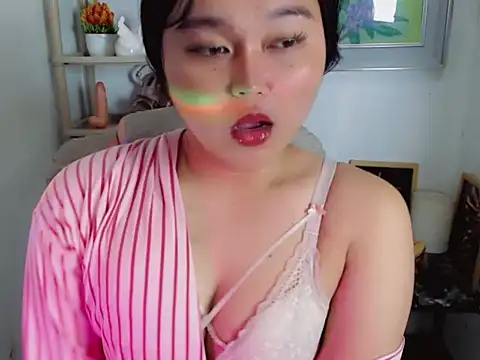 Eyes-on-me online show from June 11, 1:05 am