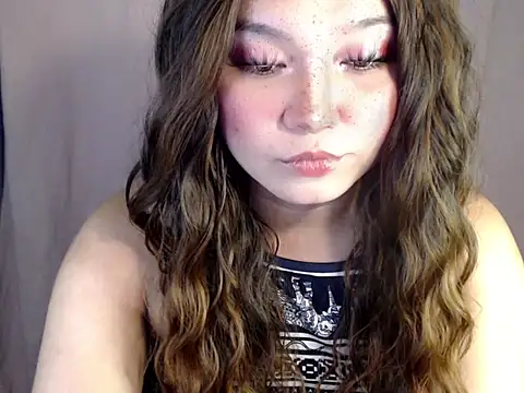 Eyes-on-me online show from November 23, 4:17 pm