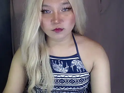 Eyes-on-me online show from May 9, 5:49 pm
