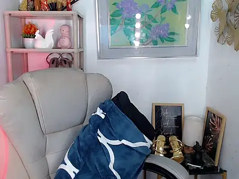 Eyes-on-me online show from July 8, 5:19 am