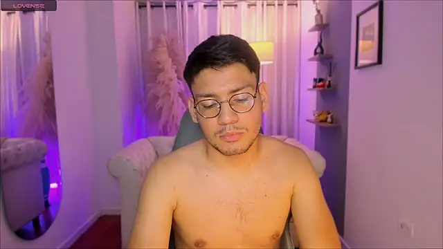 Snapshot of marcuswildx chatting on December 16, 10:25 pm marcuswildx online show from December 16, 10:25 pm