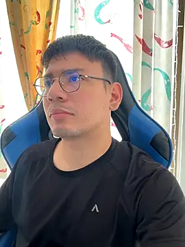 Snapshot of marcuswildx chatting on December 3, 3:11 pm marcuswildx online show from December 3, 3:11 pm