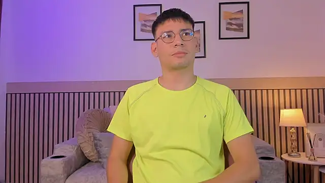 Snapshot of marcuswildx chatting on November 17, 10:58 pm marcuswildx online show from November 17, 10:58 pm