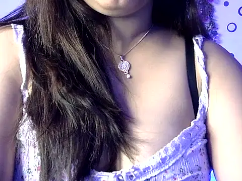 Aaliya02 online show from April 22, 9:27 am