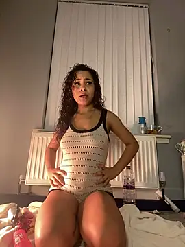 Snapshot of OliviaAshhh chatting on February 19, 6:05 pm OliviaAshhh online show from February 19, 6:05 pm