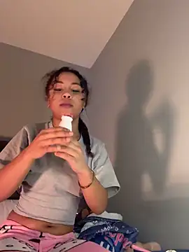 OliviaAshhh online show from December 4, 11:37 pm