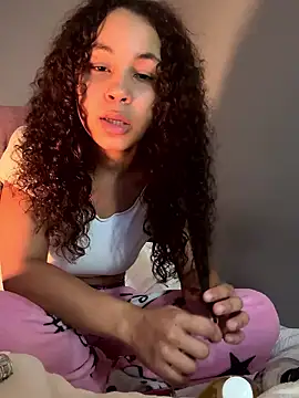 Snapshot of OliviaAshhh chatting on January 9, 5:03 am OliviaAshhh online show from January 9, 5:03 am