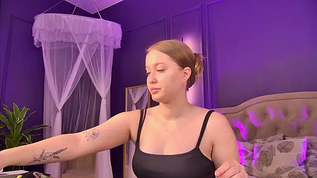 Snapshot of Eva_Haris chatting on September 24, 6:09 am Eva Haris online show from September 24, 6:09 am