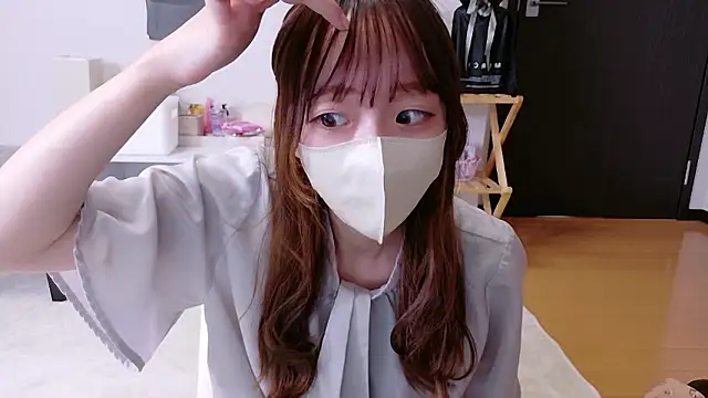 saku sakura  online show from October 13, 8:05 am
