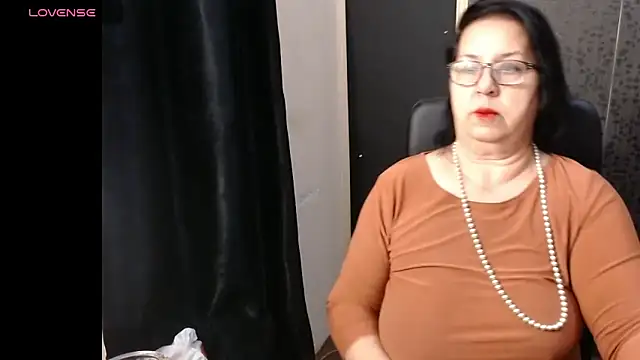 MissSanjanne online show from April 4, 1:45 am