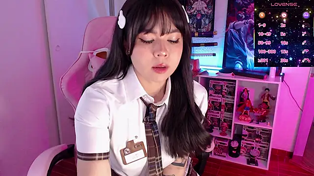 AnnieHikari online show from October 24, 8:30 pm