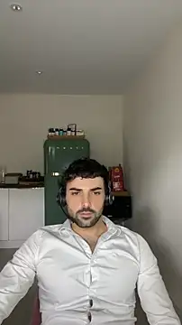 Snapshot of eauminerale chatting on June 4, 12:10 pm eauminerale online show from June 4, 12:10 pm