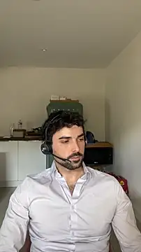 Snapshot of eauminerale chatting on April 30, 11:39 am eauminerale online show from April 30, 11:39 am