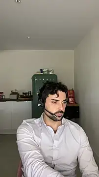 Snapshot of eauminerale chatting on May 22, 10:02 am eauminerale online show from May 22, 10:02 am