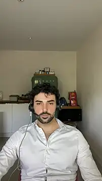 Snapshot of eauminerale chatting on May 27, 11:50 am eauminerale online show from May 27, 11:50 am