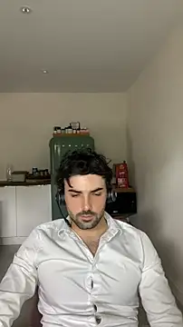Snapshot of eauminerale chatting on June 2, 12:16 pm eauminerale online show from June 2, 12:16 pm