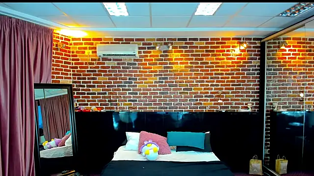 MeganSin  online show from December 5, 5:50 am