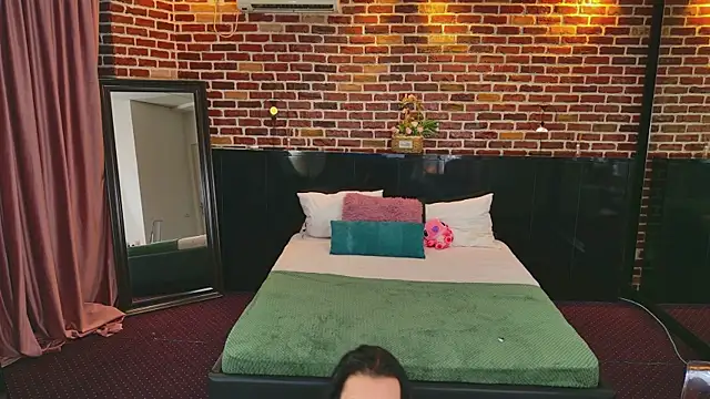 MeganSin  online show from December 20, 5:43 am