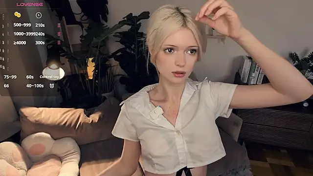 LaureMestler online show from April 18, 10:28 am