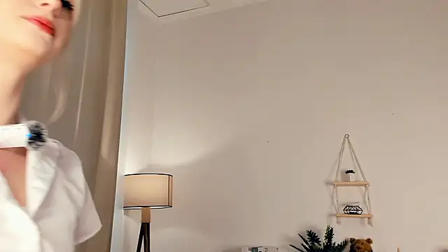 LaureMestler online show from March 12, 8:07 am