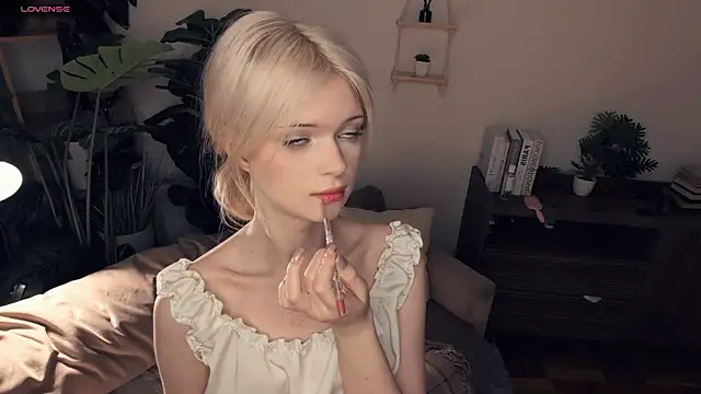 LaureMestler online show from April 5, 8:10 am