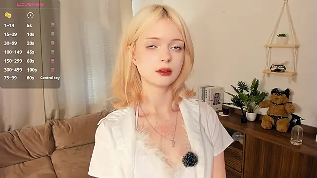 LaureMestler online show from March 18, 8:39 am