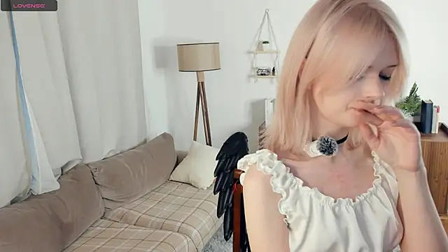 LaureMestler online show from December 21, 7:43 am