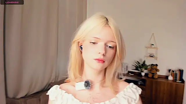 LaureMestler online show from March 20, 8:04 am