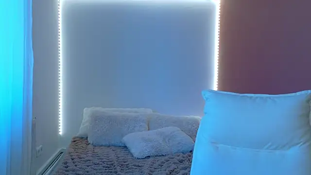 Anaayss  online show from March 4, 6:10 am