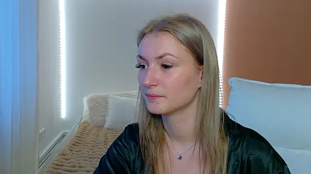 Anaayss  online show from February 9, 6:11 am