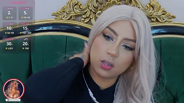 Snapshot of CourtneyRoses chatting on October 4, 3:35 pm CourtneyRoses online show from October 4, 3:35 pm