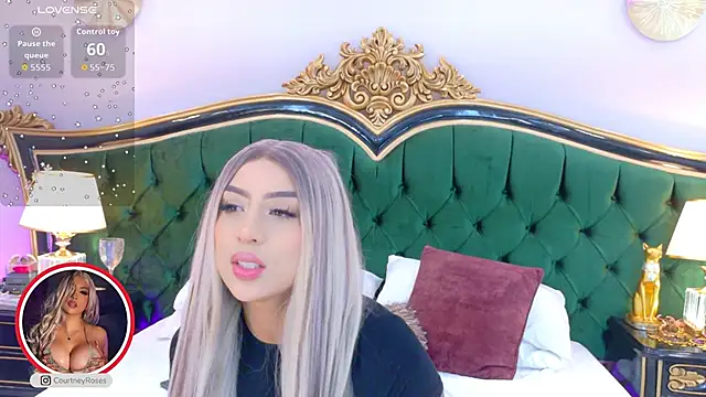 Snapshot of CourtneyRoses chatting on November 17, 2:32 pm CourtneyRoses online show from November 17, 2:32 pm