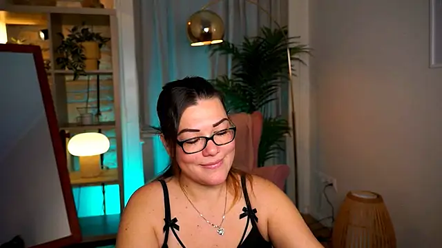 mrs fllowerr online show from December 2, 5:03 pm