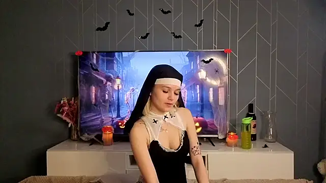 KelleDomin online show from November 1, 7:30 pm