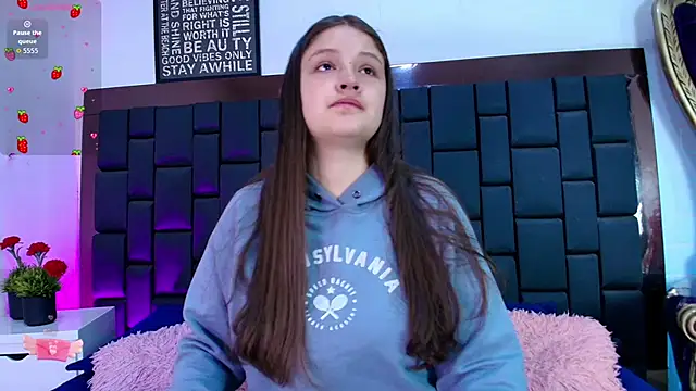 Krystal Heartss online show from November 12, 2:43 pm