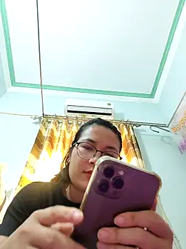 Snapshot of Linda-pusy chatting on November 6, 3:21 am Linda-pusy online show from November 6, 3:21 am